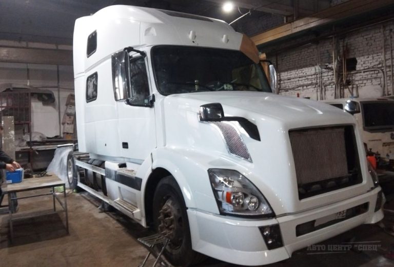 Volvo VNL после покраски (слайд 3)