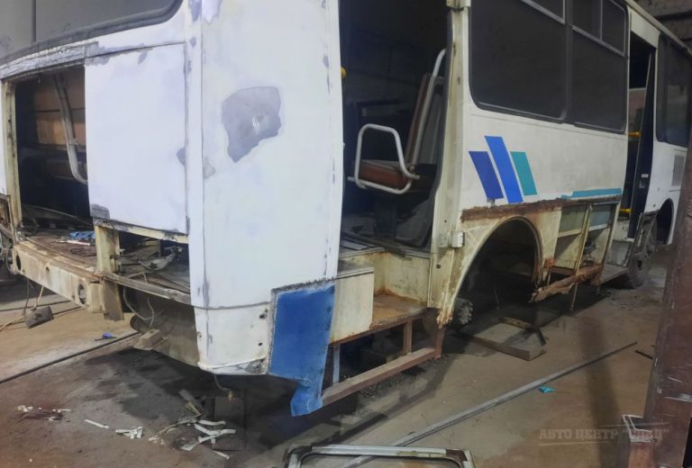 Демонтаж боковых панелей автобуса ПАЗ (слайд 2)