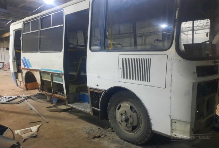 Демонтаж боковых панелей автобуса ПАЗ (слайд 1)