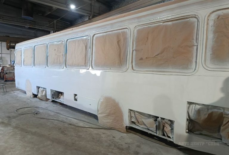Покраска автобуса ЛиАЗ в белый цвет