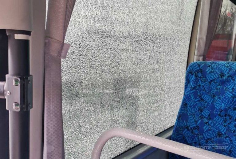 Боковое стекло автобуса до замены