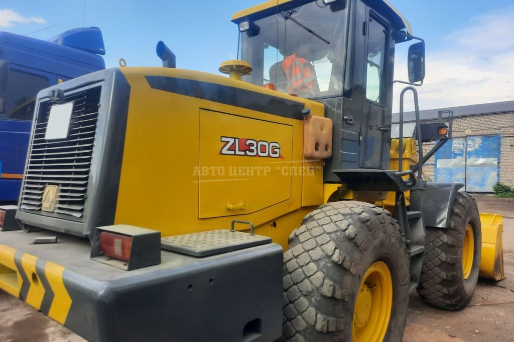 Фотография фронтального погрузчика XCMG ZL30G жёлтого цвета (фото 2)