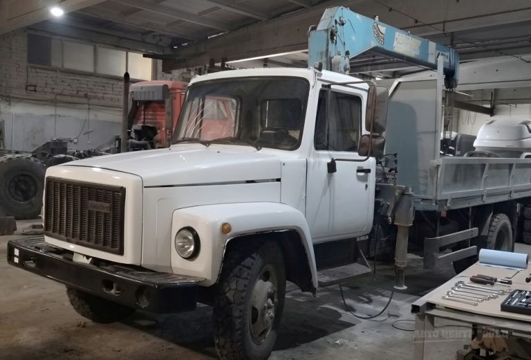 Грузовик ГАЗ после покраски, общий вид