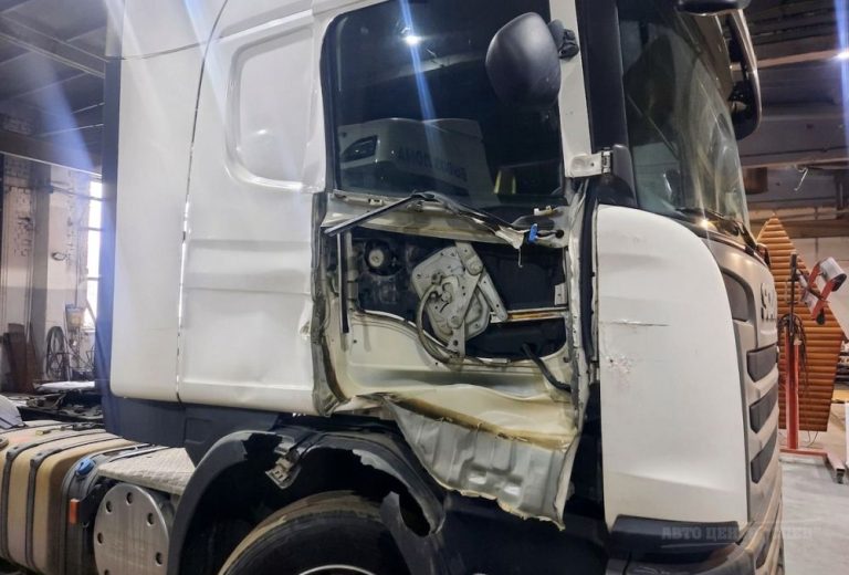 Кабина Scania в процессе кузовного ремонта