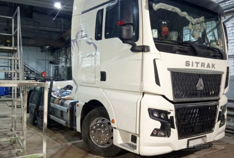 SITRAK после покраски элемента кабины в белый цвет